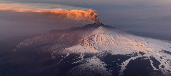 Etna: nuove emissioni di cenere, chiusa una parte dello spazio aereo