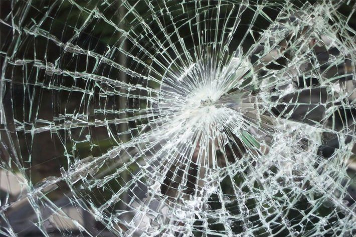 Tensione al Sert di Caltanissetta: paziente stanco dell’attesa rompe un vetro