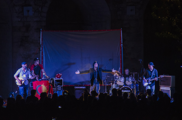 Ibla buskers 2019 illumina Ragusa Ibla. Ieri avvio della 25^ edizione con il Varietà di apertura e il concerto de La Casbah. FOTO
