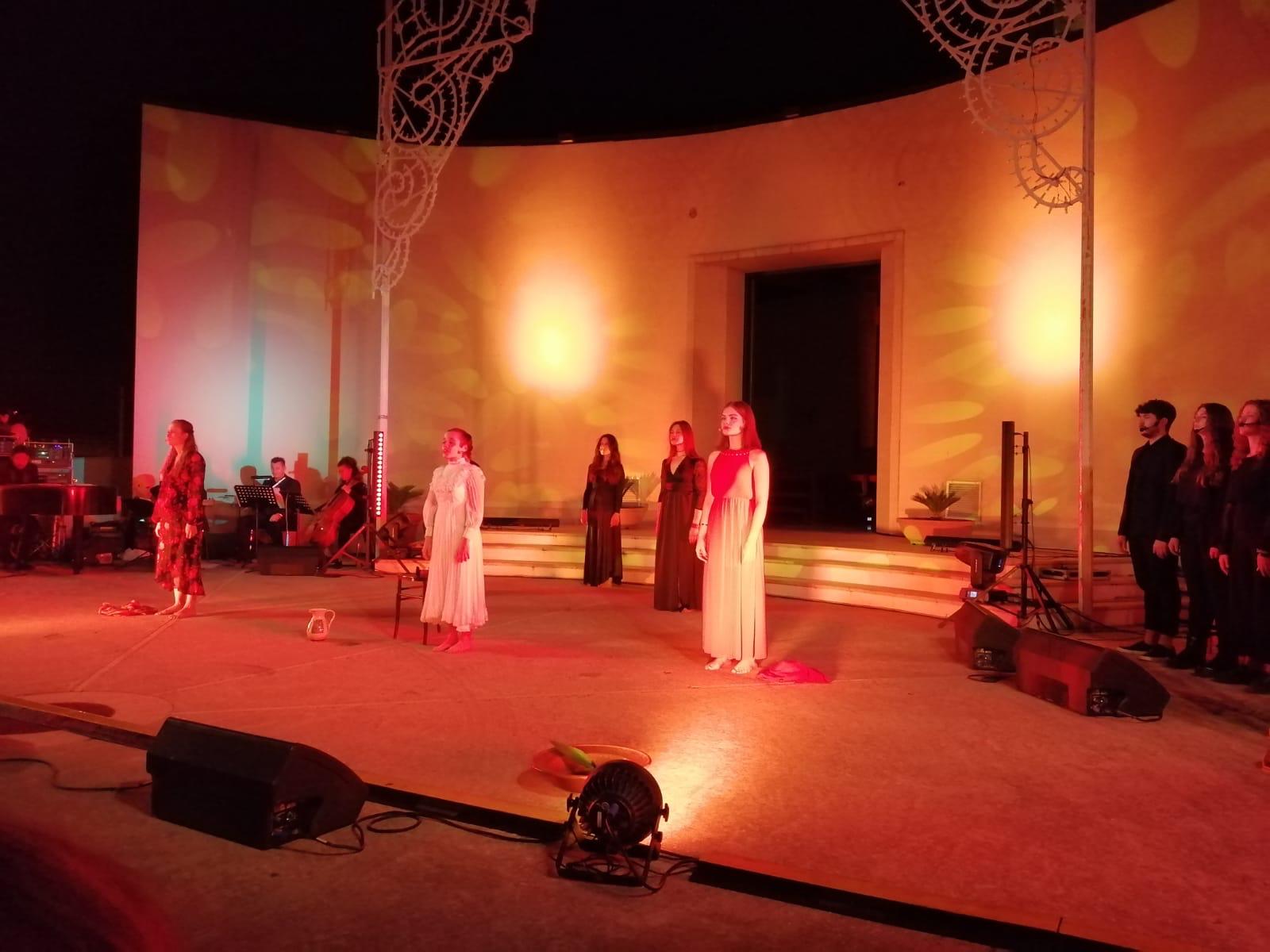 A Vittoria, applausi e commozione per il recital “Parlo di Te”, sulla vita di Santa Maria Goretti