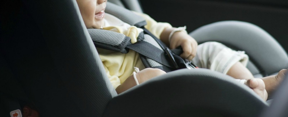 Dispositivi anti-abbandono sui seggiolini per auto, firmato il decreto