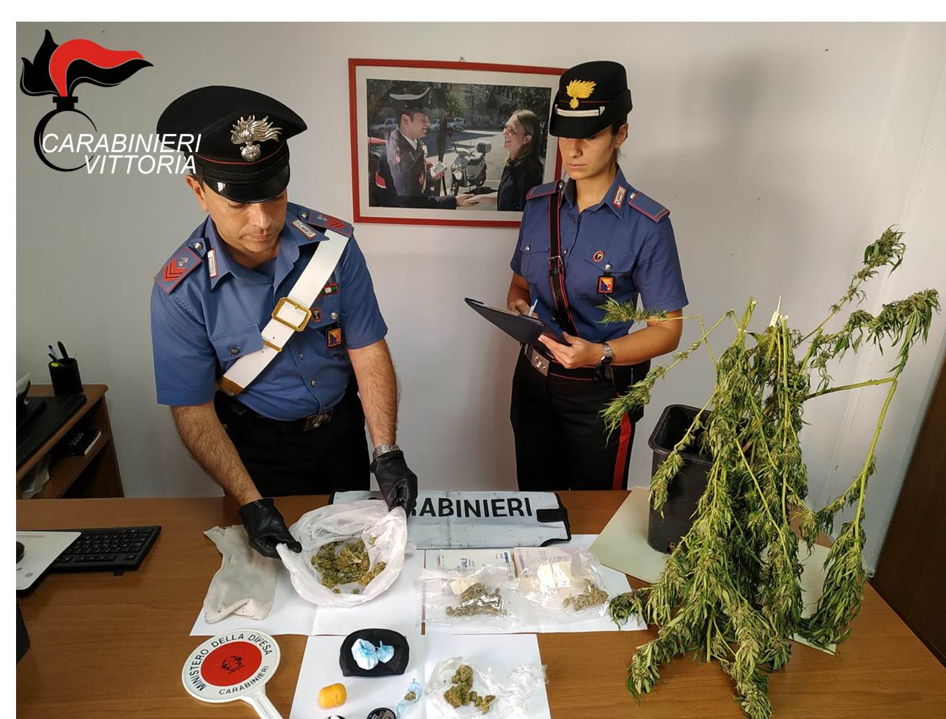 Scoglitti: nascondeva la droga sul balcone di casa, arrestato pusher 24enne