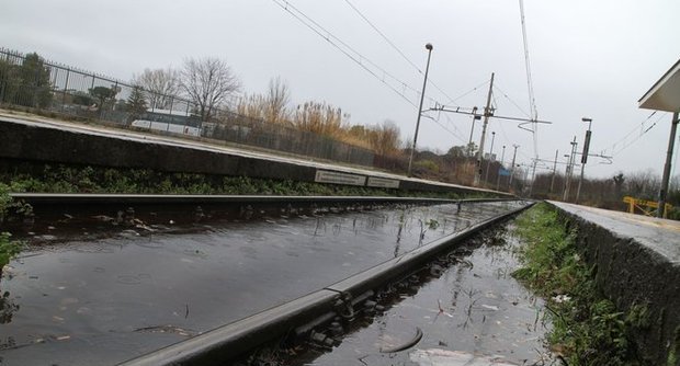 Maltempo: sospesa anche la circolazione ferroviaria