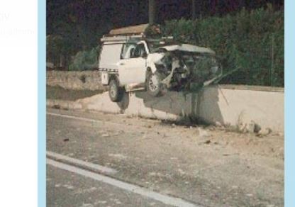 Mezzo dell’Enel finisce su un muretto. Incidente in contrada Puntarazzi, Ragusa