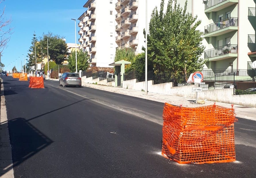Ripavimentazione strade: in fase di completamento via La Pira. Lunedì si inizia in via Criscione Lupis