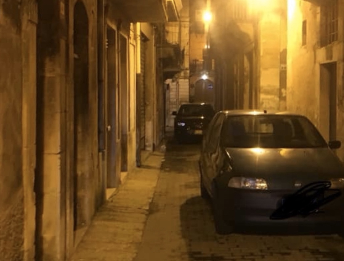 Le viuzze del centro storico di Ragusa? Un parcheggio privato