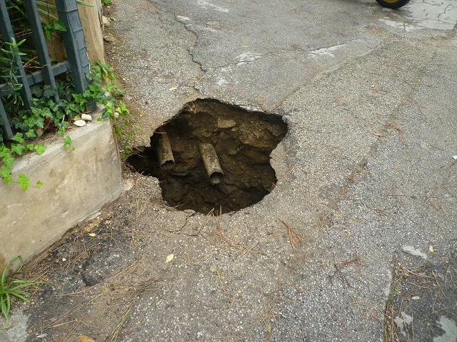 Ragusa: si apre una voragine a Villa Margherita. FOTO