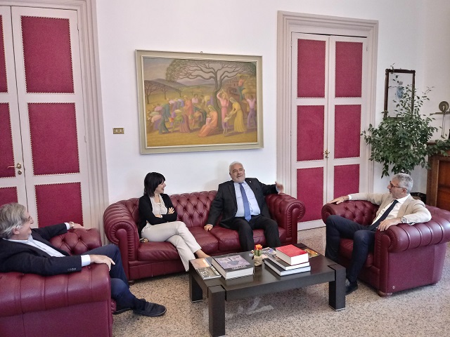 Il questore Salvatore La Rosa prima di lasciare Ragusa rende una visita di commiato al sindaco Peppe Cassì