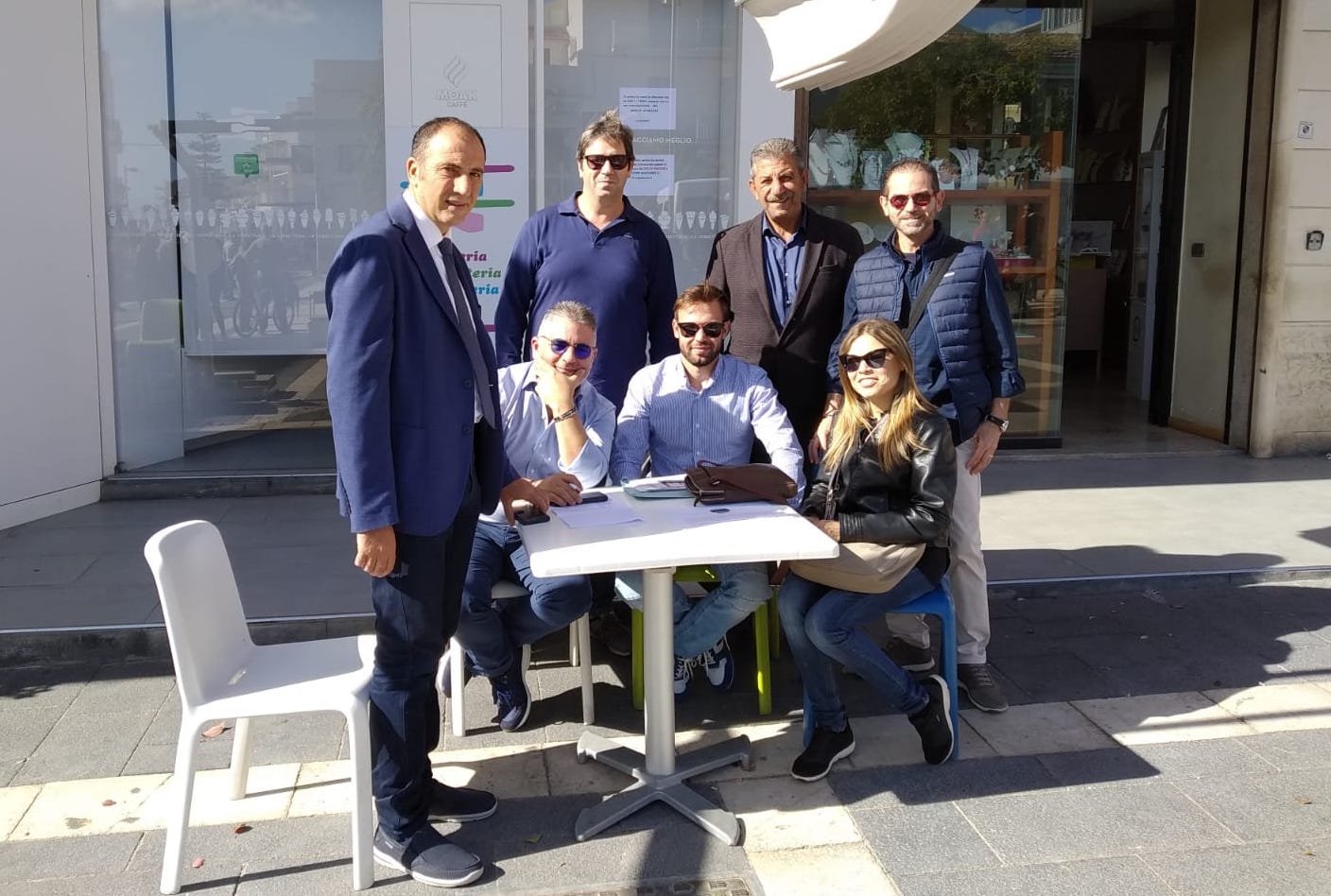 Eravamo 4 amici al bar e chiedavamo di cambiare la sosta a Marina di Ragusa