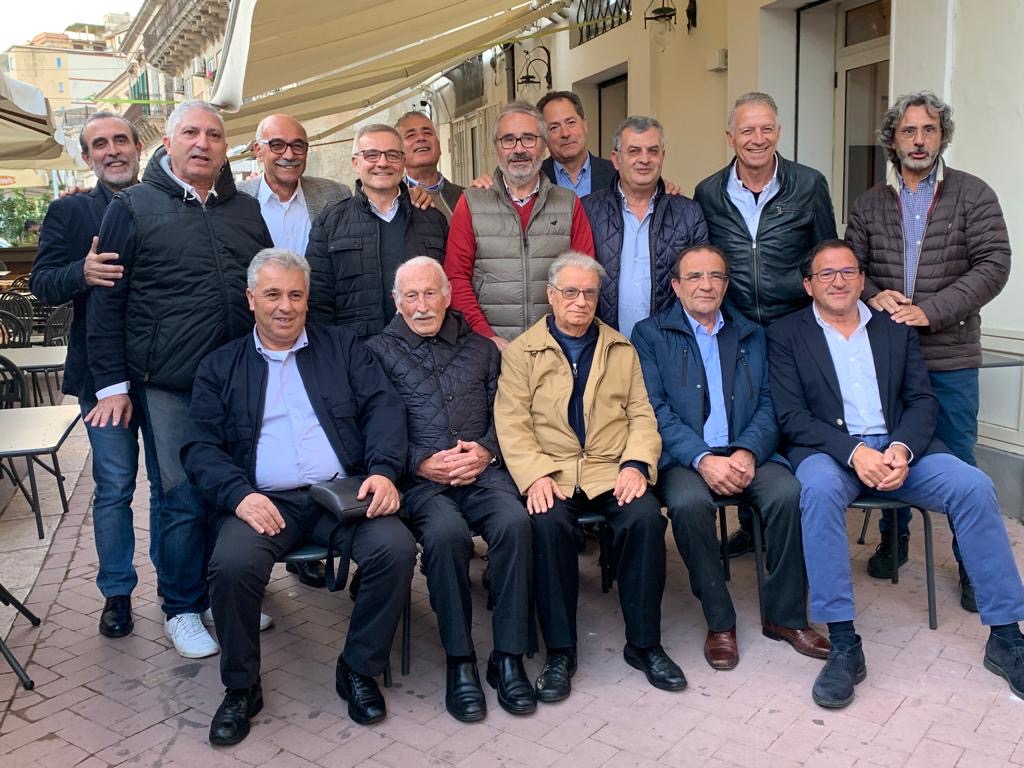A 40 anni dal diploma si ritrovano gli alunni della quinta C dell’Archimede di Modica