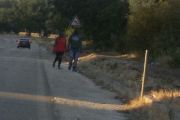 “Vi racconto di Khalif, un giovane migrante a cui ho dato un passaggio”. La storia