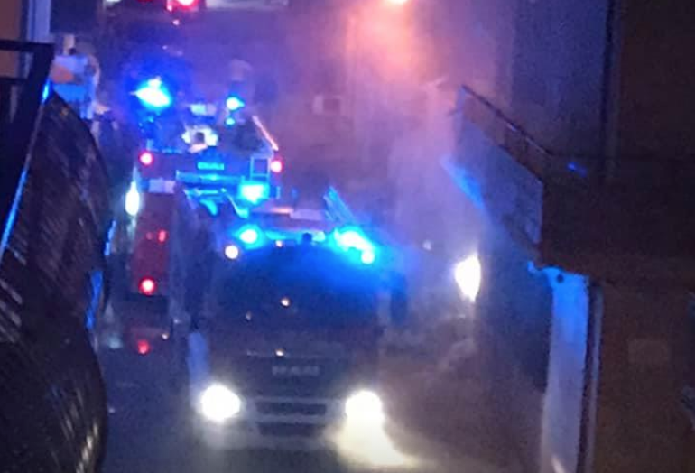A fuoco auto in garage a Pozzallo. Danni in abitazione