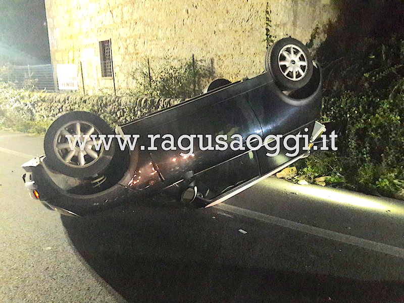 Incidente stradale sulla strada per Marina di Ragusa. Auto si capovolge