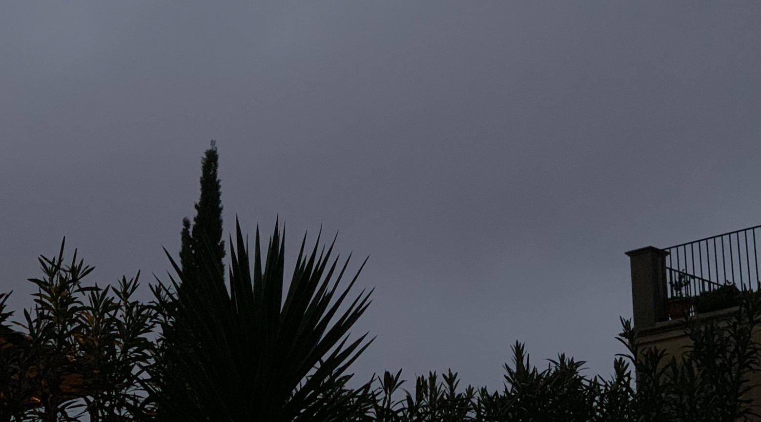 E il cielo di Ragusa divenne nero. Maltempo: questo martedì scuole chiuse. Ecco le ultime previsioni. Ordinanza del sindaco Cassì