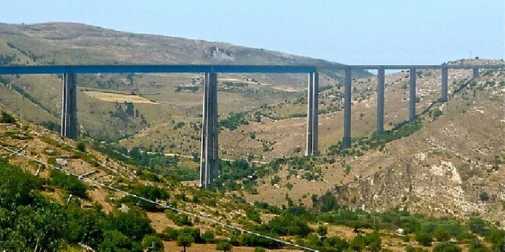ULTIM’ORA: Un uomo si getta dal ponte Costanzo e poi scompare nel nulla. E’ mistero