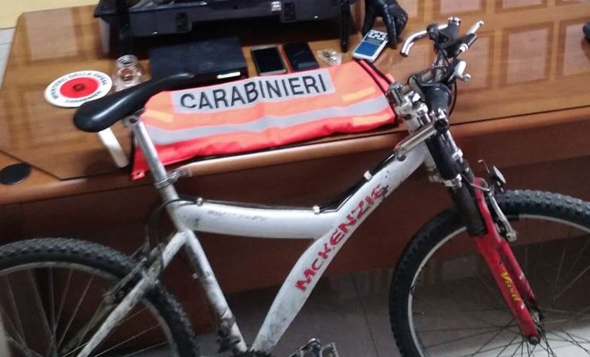 Acate: saccheggia un centro di accoglienza. Arrestato italiano che rubava ai migranti