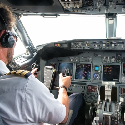 Pilota muore d’infarto in volo, atterraggio dʼemergenza Rostov, sul Don
