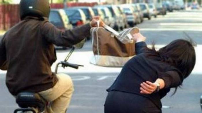 Tentato scippo a Chiaramonte, donna rimane ferita