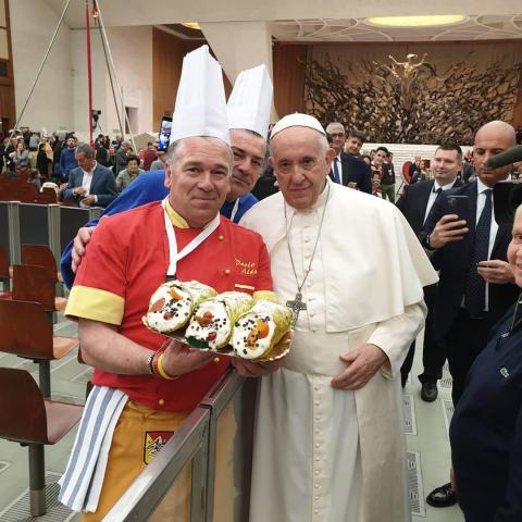 Per il compleanno del Papa, dalla Sicilia 15 kg di cannoli