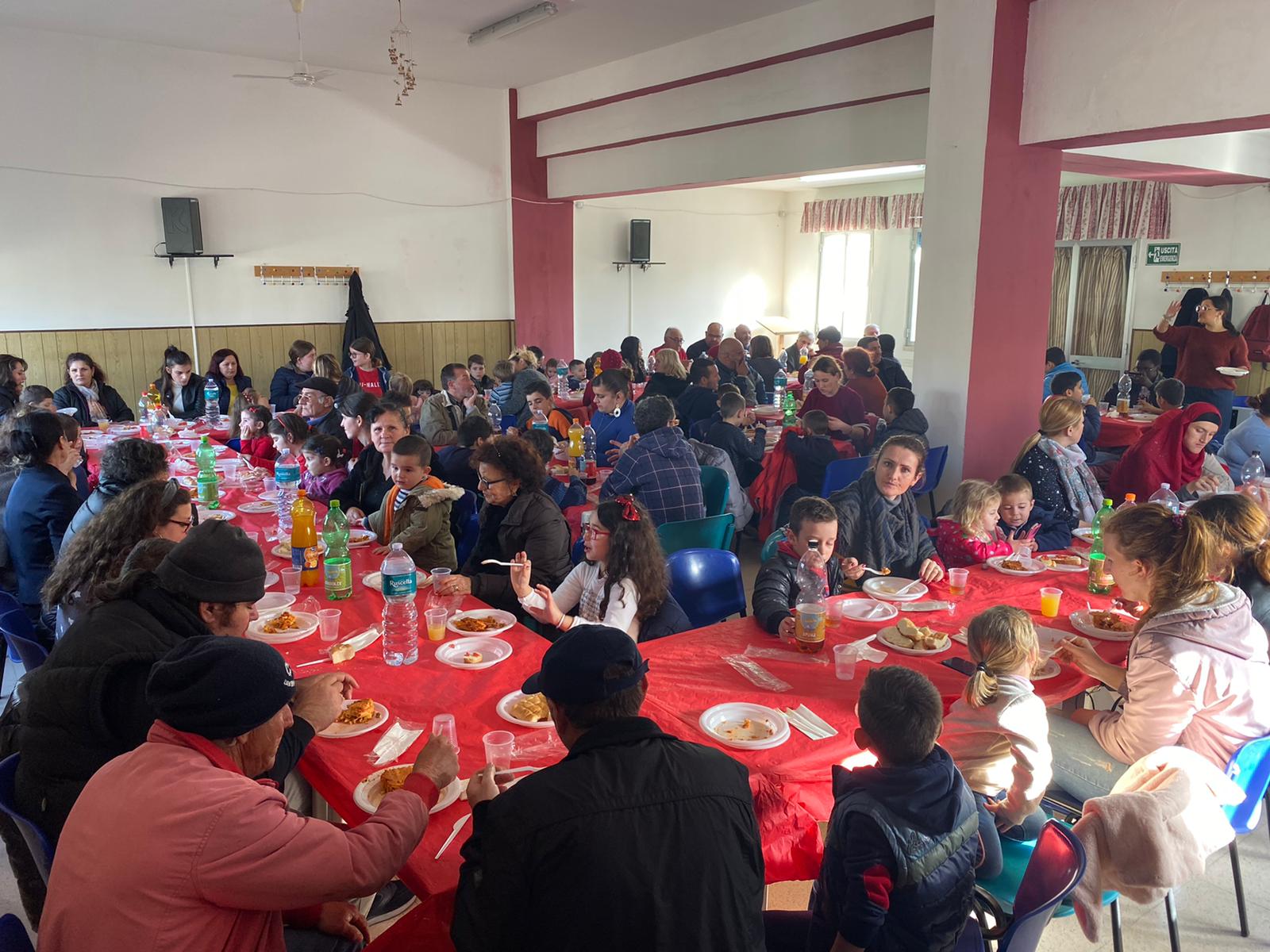 Pranzo di Natale a Jungi organizzato dal Lions Club Scicli Plaga Iblea e MH Casa delle Culture