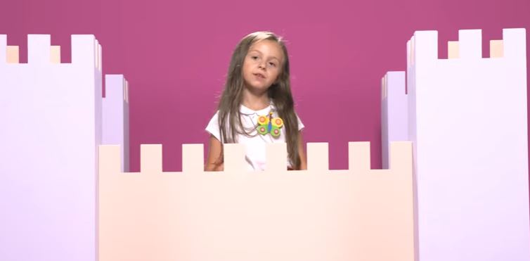 Luna Massari e il suo principe..blu! VIDEO