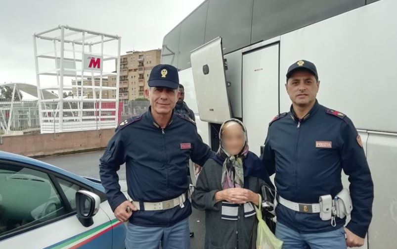 Ecco i due poliziotti che hanno scortato la nonnina di 90 da Catania a Comiso
