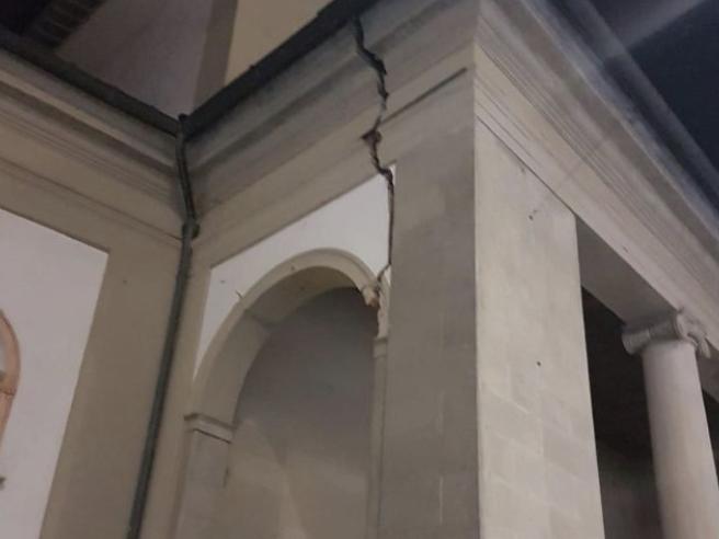 Terremoto nel Mugello, scossa di 4.5 avvertita a Firenze e Pistoia. Gente in strada, fermi i treni