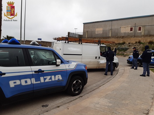 Controlli antidroga nelle scuole e nelle strade: arresti e denunce