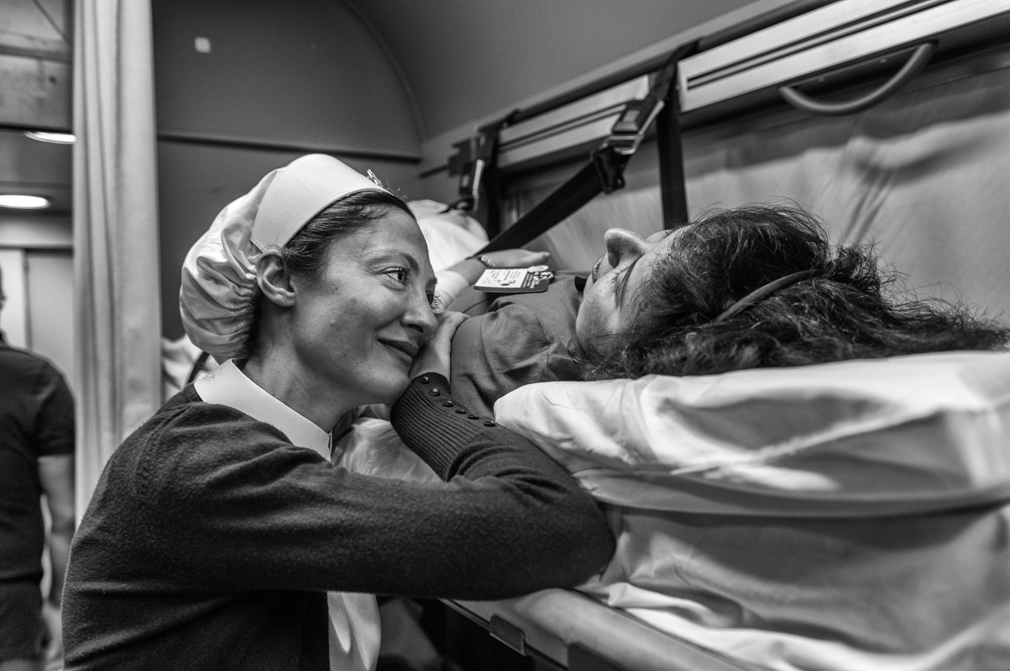 A Ragusa, la mostra “Vivrò d’amore”: gli scatti di un artista raccontano il pellegrinaggio a Lourdes