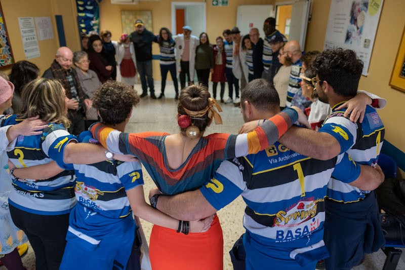 I clowndottori di “Ci ridiamo sù” al Dipartimento oncologico dell’Ompa di Ragusa Ibla. Ospiti i giocatori del Ragusa Rugby