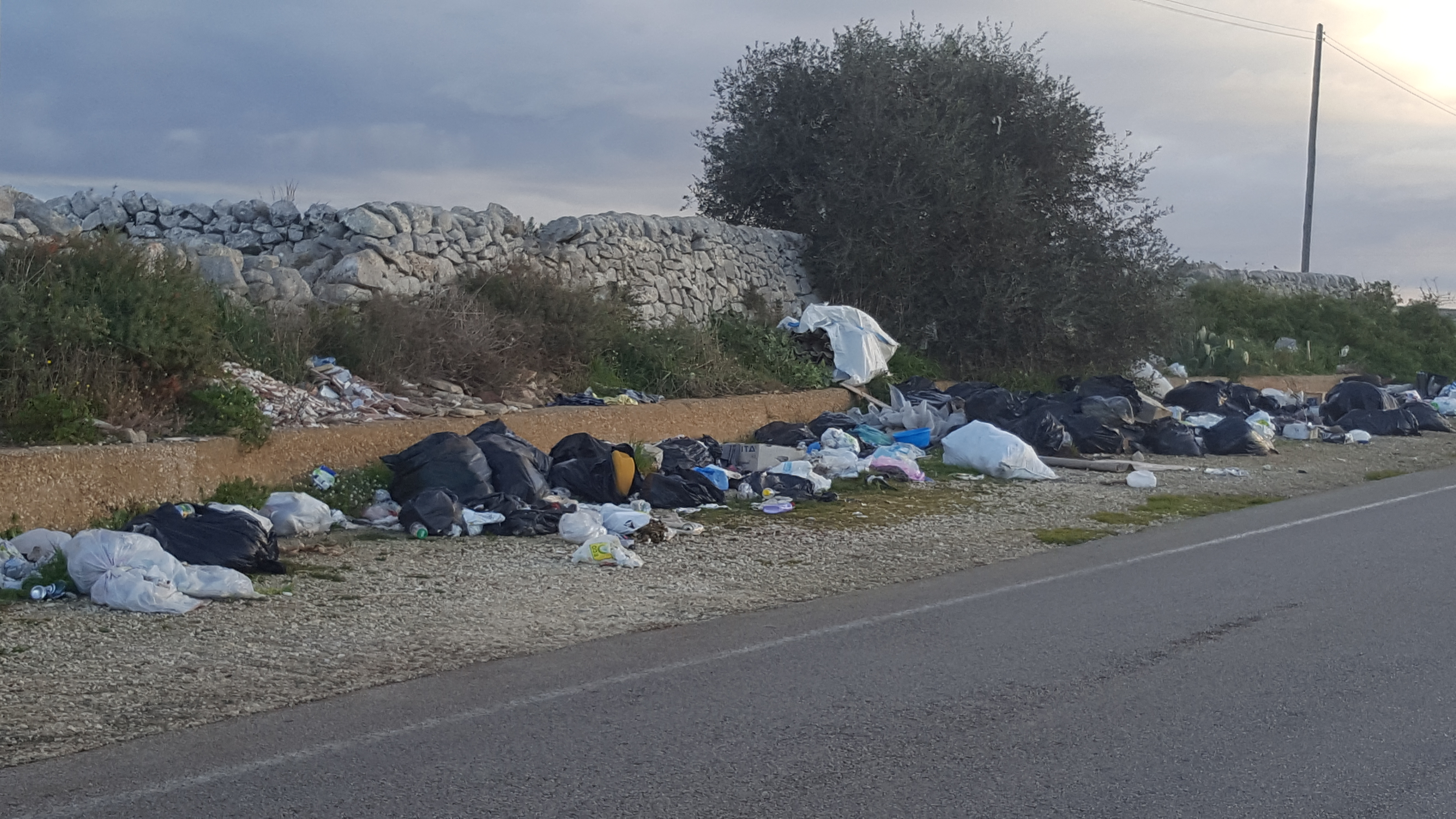 Rifiuti speciali pericolosi nelle strade extraurbane. Approvato protocollo d’intesa con i Comuni iblei