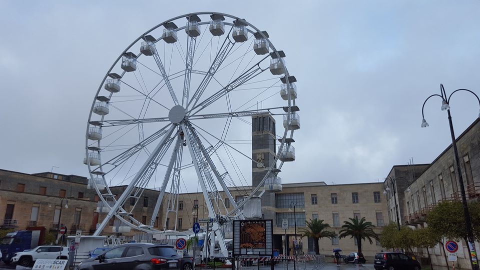 Troppo vento, rinviata inaugurazione ruota panoramica a Ragusa. Ecco cosa si vede da lassù. VIDEO