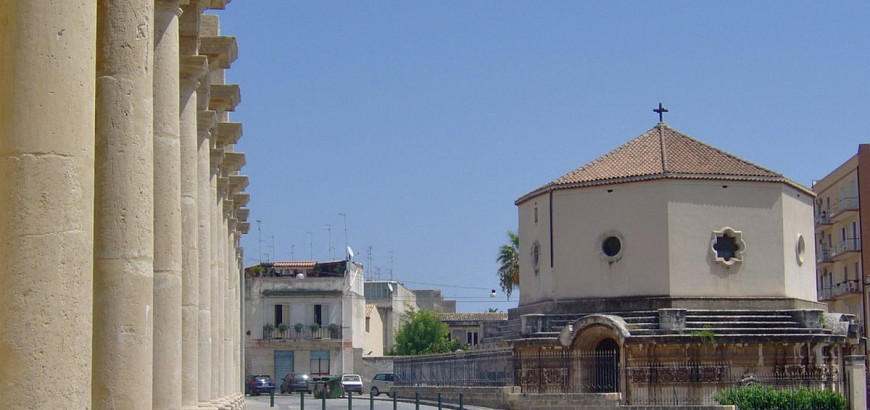 Uomo di 45 anni ritrovato morto in piazza Santa Lucia a Siracusa