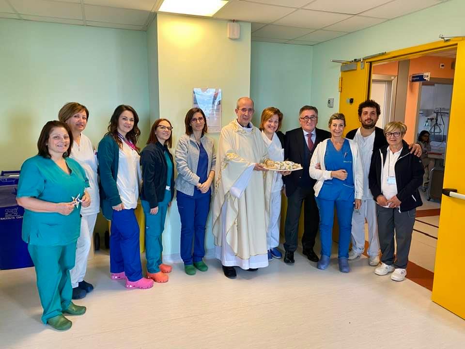 Benedizione speciale di Capodanno per i bambini del reparto di Ostetricia e Ginecologia del Giovanni Paolo II