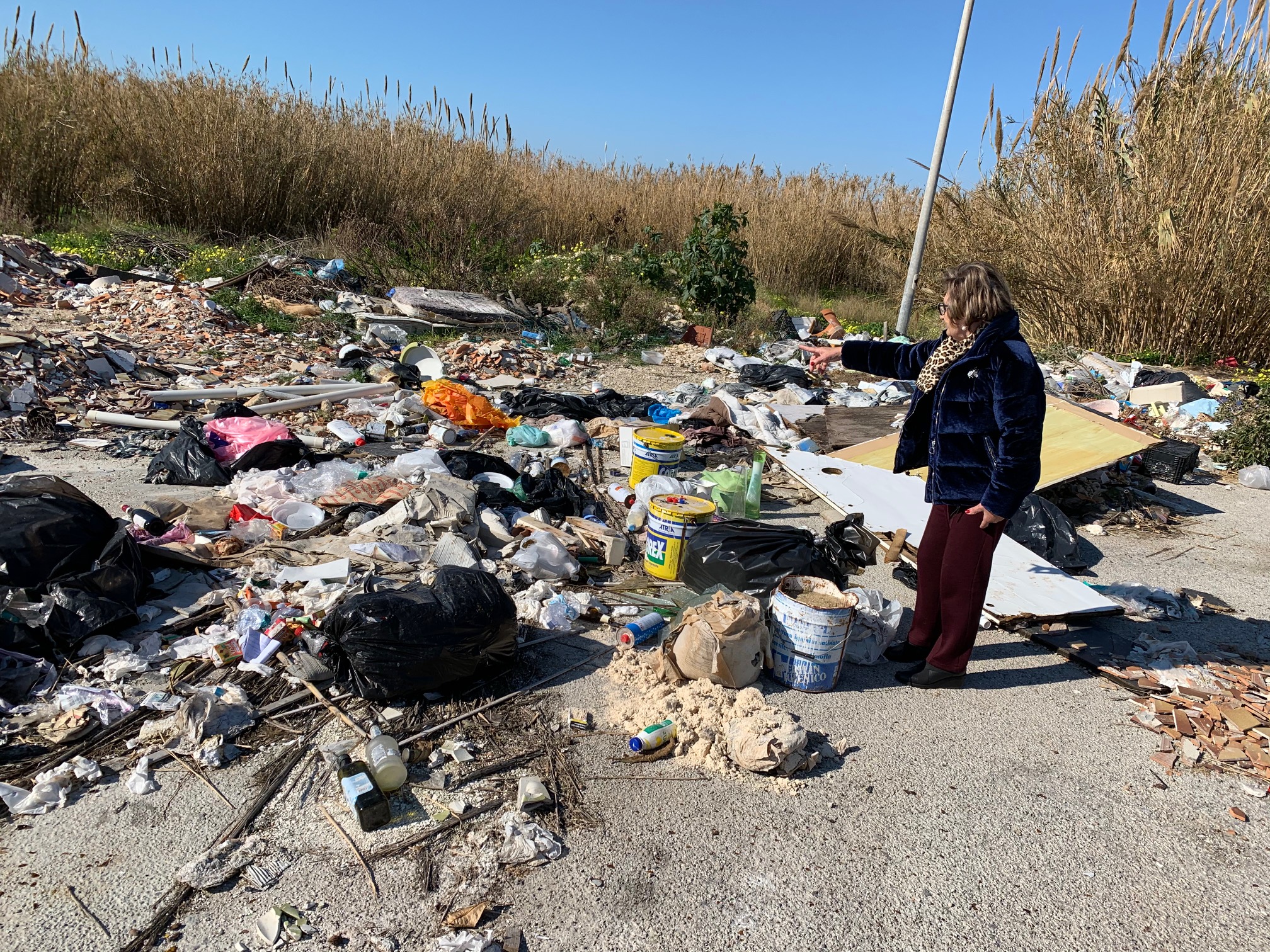 Una discarica abusiva all porte di Marina, Maria Malfa: “Intervenga il sindaco per la bonifica”