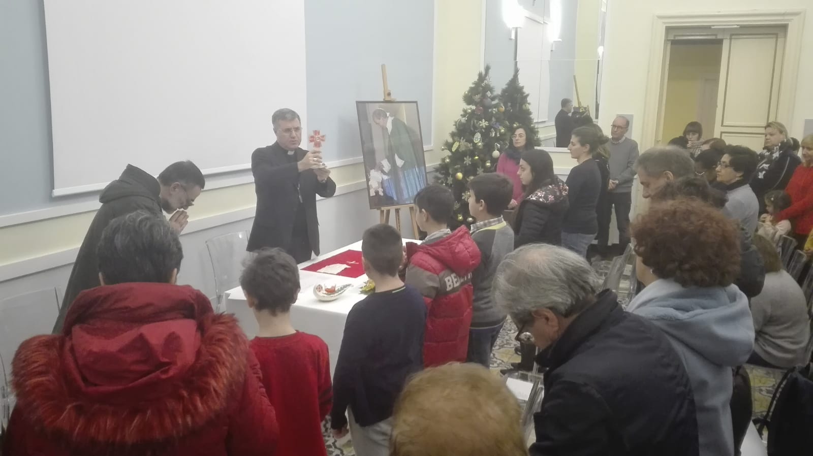 L’arcivescovo di Palermo dona alla città di Modica una reliquia con il sangue di don Puglisi
