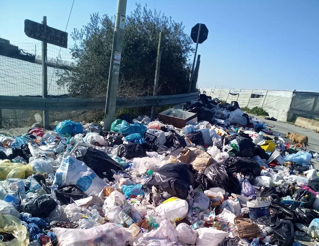 La vergogna sulla Sp. 31 Scoglitti-Gela. FOTO