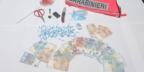 Droga ad Acate: arrestate tre persone, sequestrate 125 dosi di cocaina