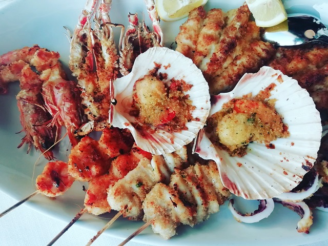 La panatura del pesce: quel sottile filo rosso che lega la Sicilia alla Romagna