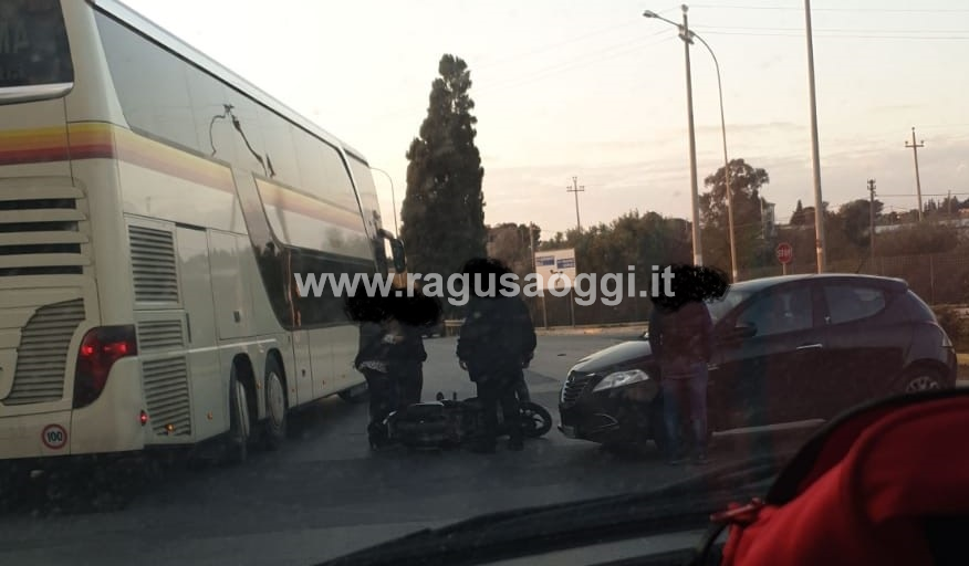Auto contro moto, incidente a Vittoria