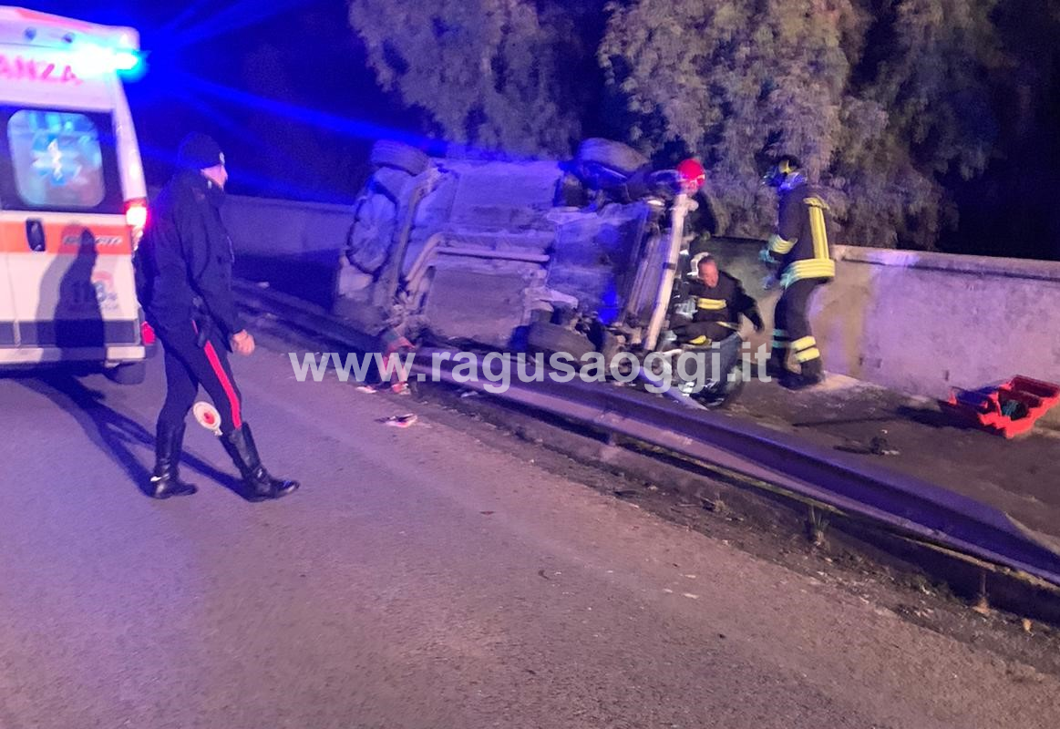 Incidente al primo scivolo di Pozzallo, auto completamente distrutta
