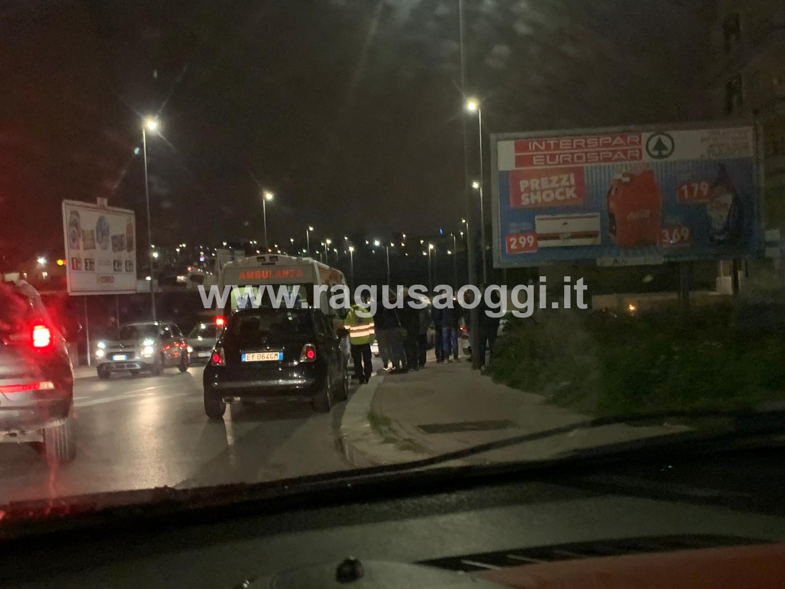 Incidente in via La Pira a Ragusa. Ferito giovane automobilista. FOTO