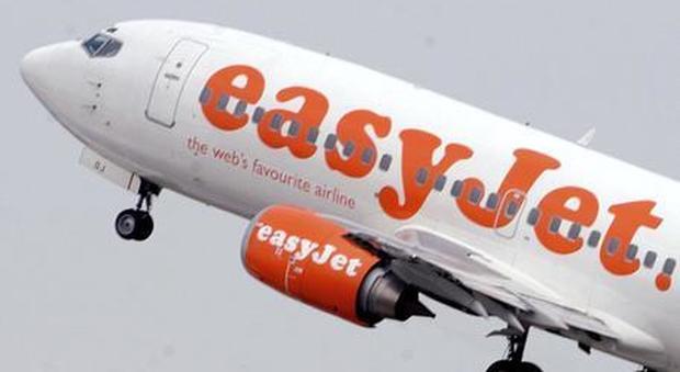 Muore su aereo EasyJet durante il volo: rietrava dalle vacanze di Capodanno