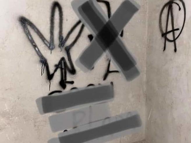 Svastiche e scritte antisemite: vandalizzata la sede scout di Noto. Il Vescovo: “Un gesto stupido, fatto per emulazione”