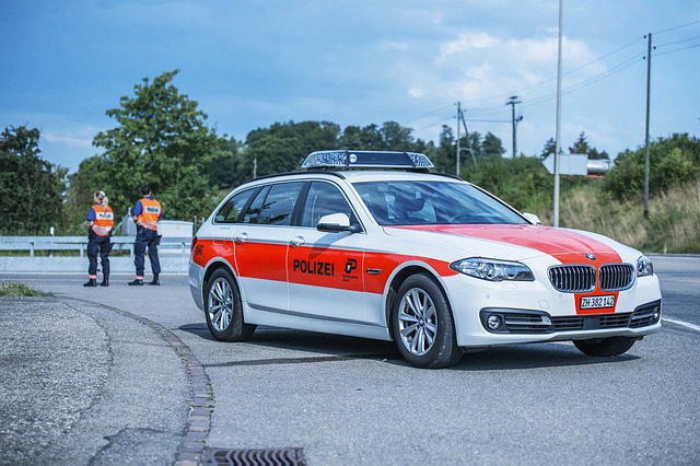 Il paradosso: in Svizzera, italiano troppo lento in autostrada, la polizia lo ferma e lo multa