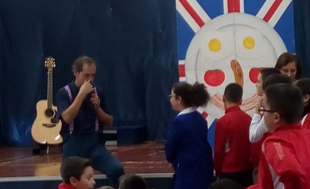 Spettacolo in lingua inglese per la scuola primaria “Caruano” di Vittoria