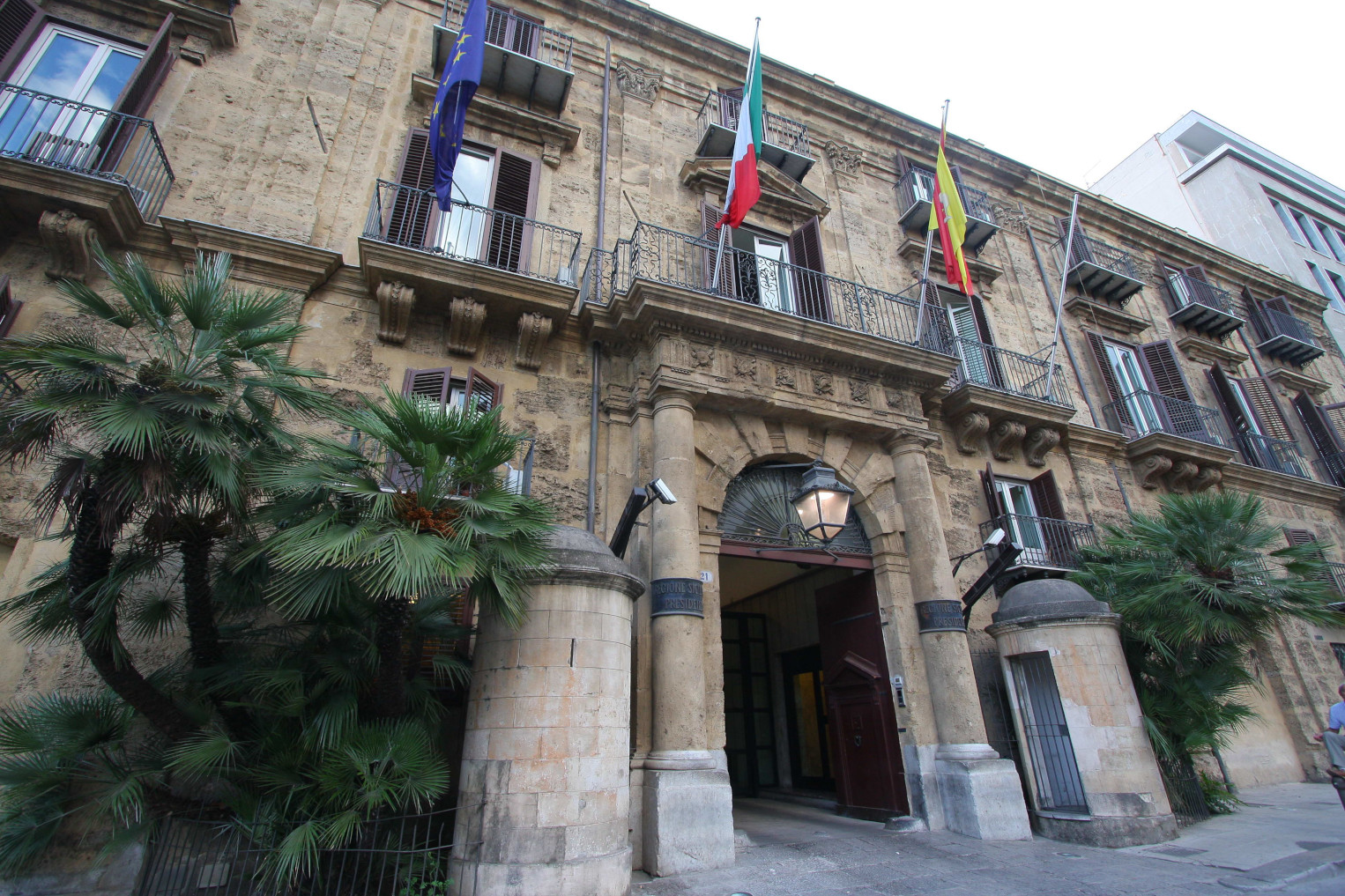 Coronavirus: giunta straordinaria e incontro prefetti a Palazzo Orleans