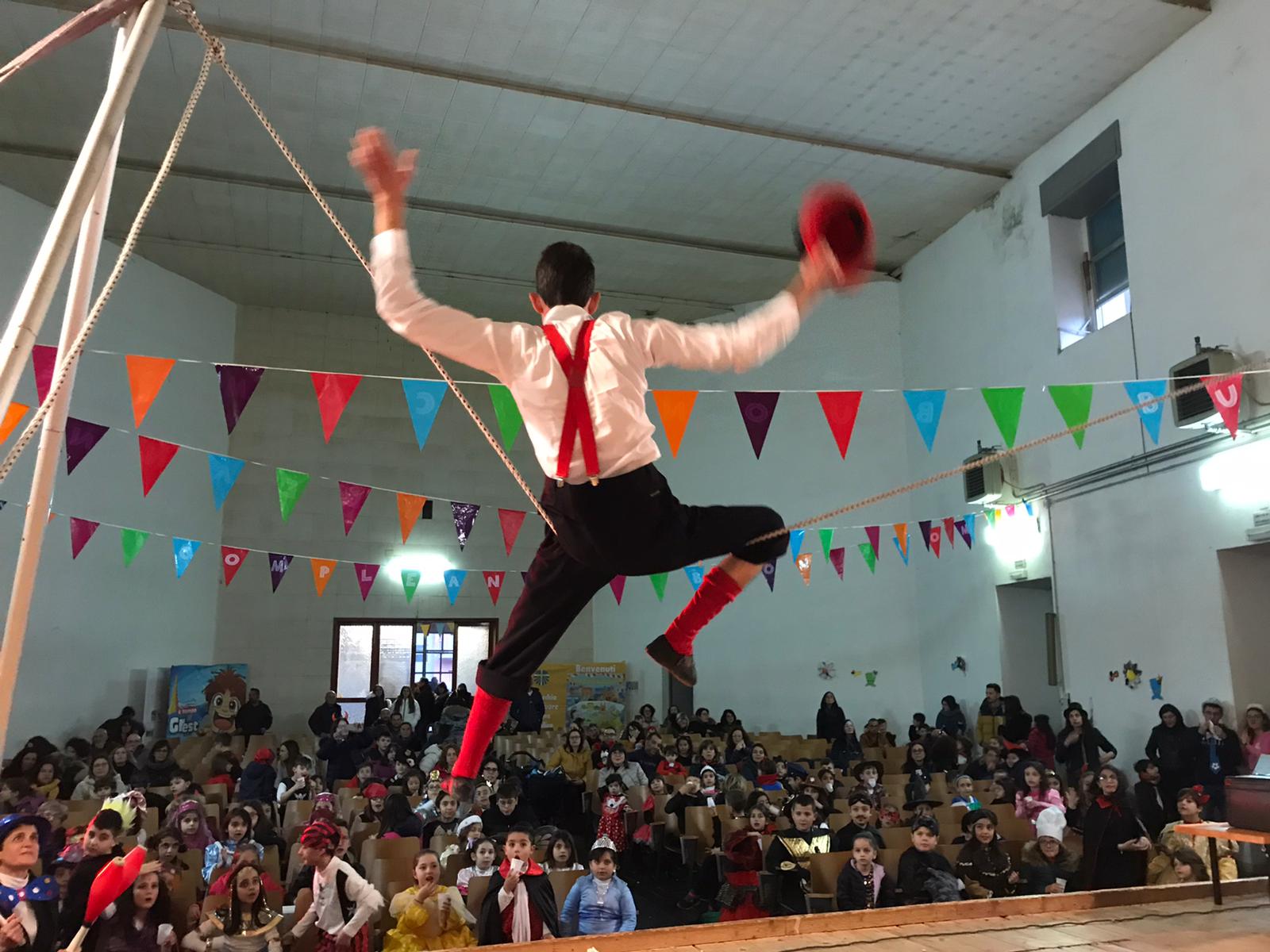 Mimi e giocolieri per il carnevale della parrocchia del Sacro Cuore di Gesù a Ragusa