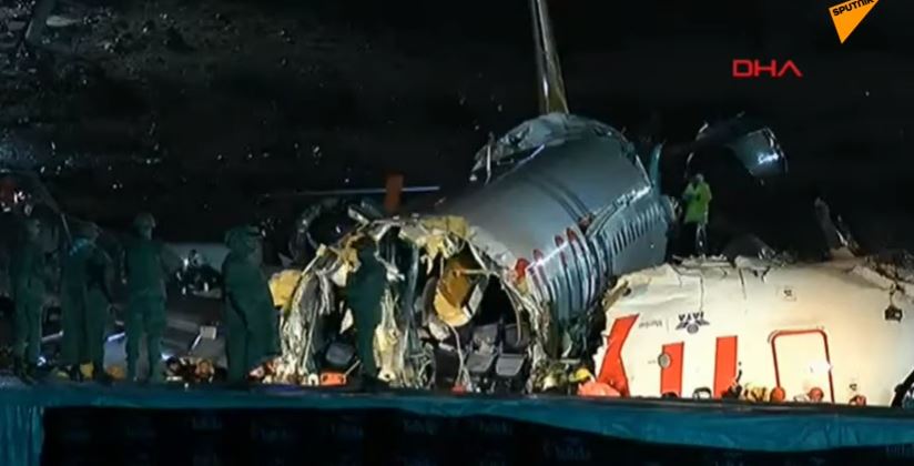 Turchia: aereo esce di pista e si spezza in tre parti, 52 feriti. VIDEO