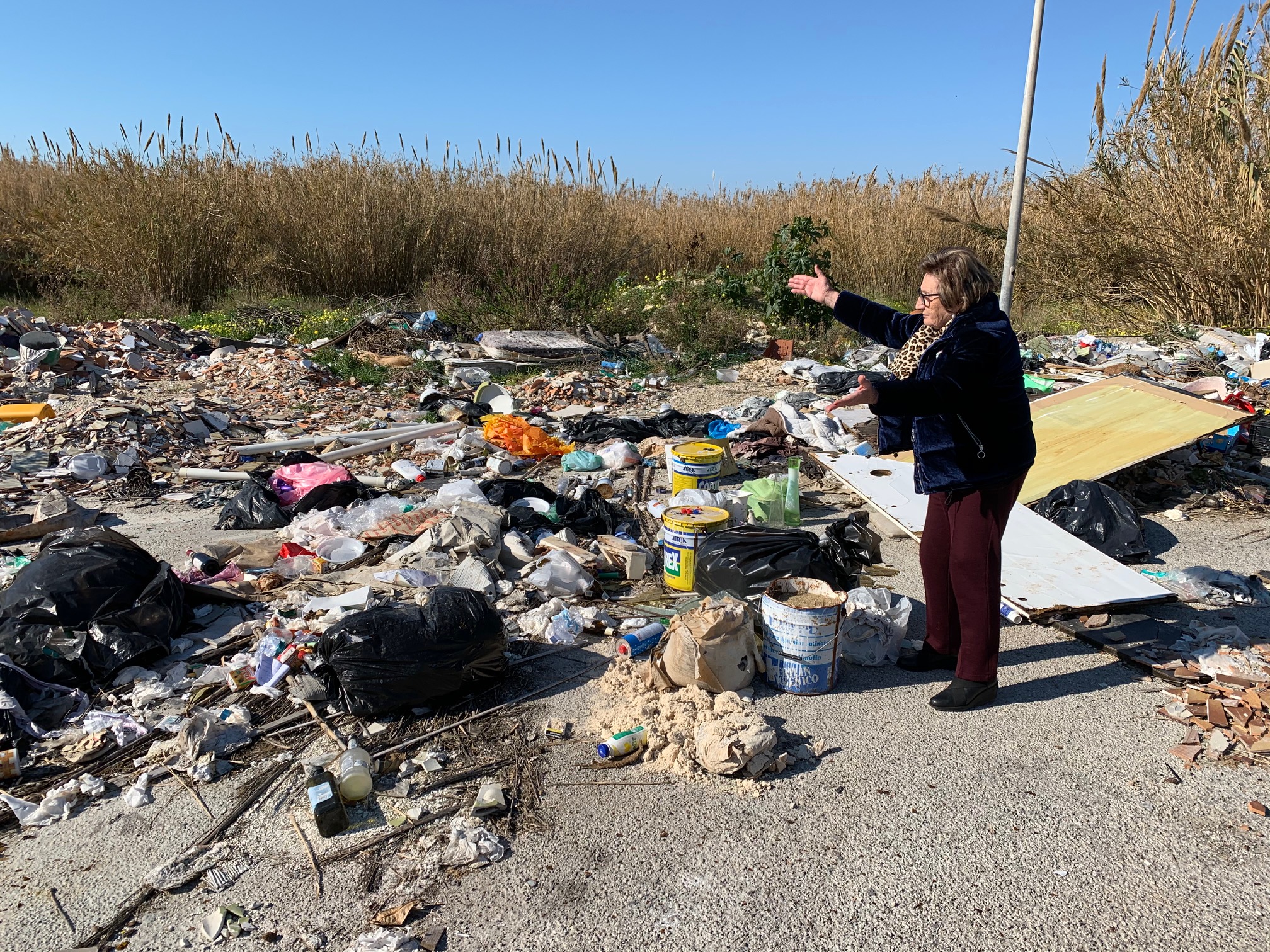 “A distanza di un mese, la discarica abusiva a Marina sta ancora lì”. La denuncia di Maria Malfa